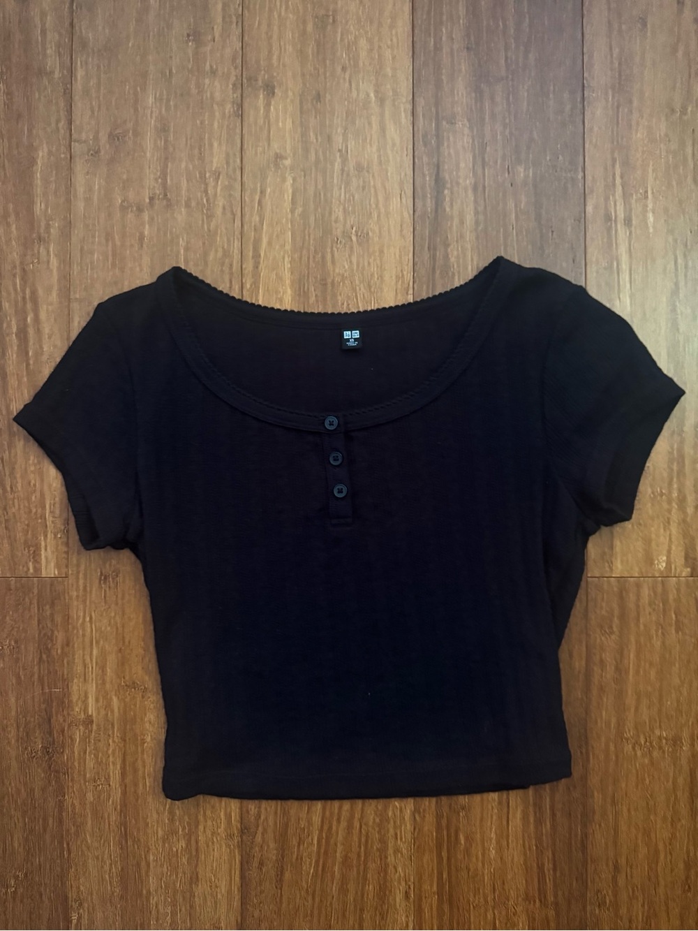 Uniqlo Women’s Black Crop T Shirt